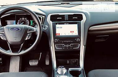 Седан Ford Fusion 2017 в 