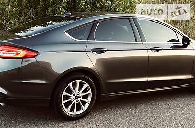 Седан Ford Fusion 2017 в 