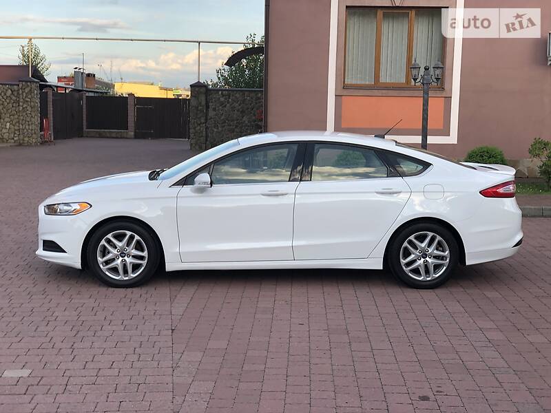 Седан Ford Fusion 2013 в Стрию