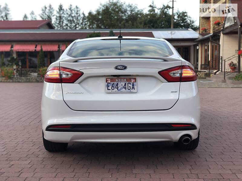 Седан Ford Fusion 2013 в Стрию