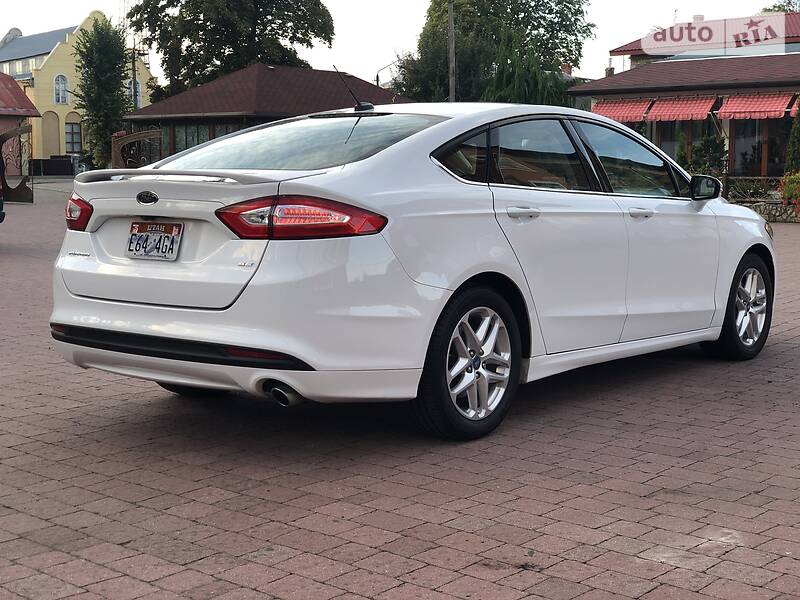 Седан Ford Fusion 2013 в Стрию