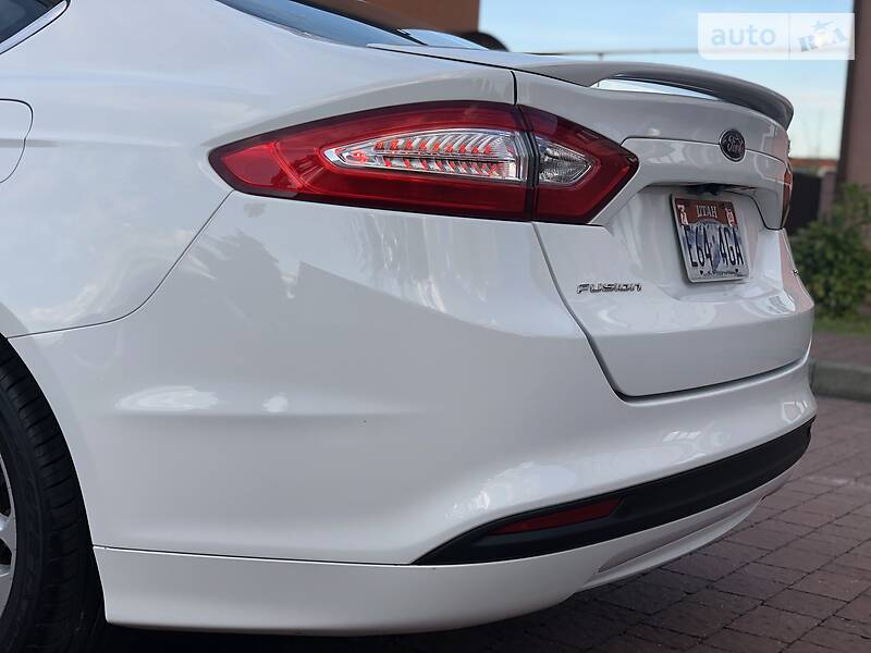 Седан Ford Fusion 2013 в Стрию