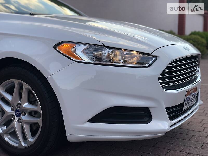 Седан Ford Fusion 2013 в Стрию