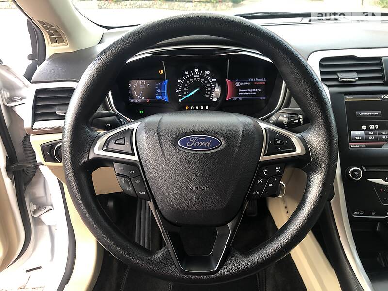 Седан Ford Fusion 2013 в Стрию
