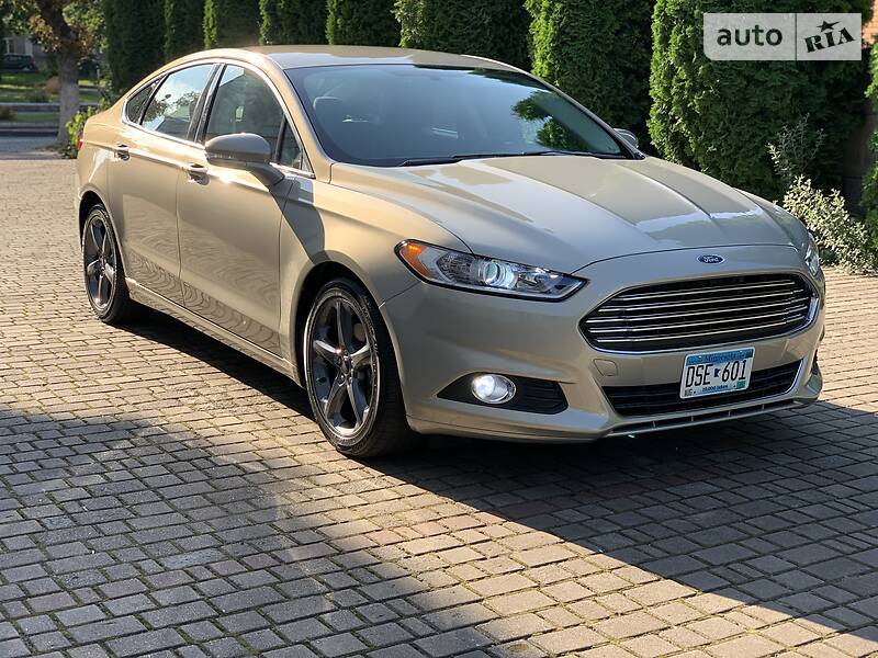 Седан Ford Fusion 2015 в Ровно