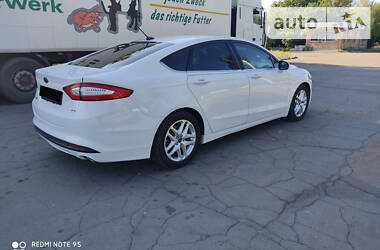 Седан Ford Fusion 2015 в Покровську