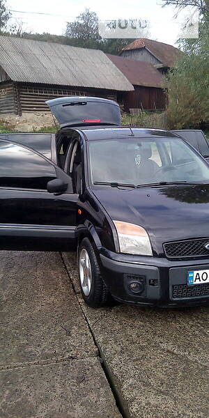 Хэтчбек Ford Fusion 2008 в Воловце
