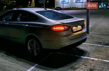 Седан Ford Fusion 2015 в 