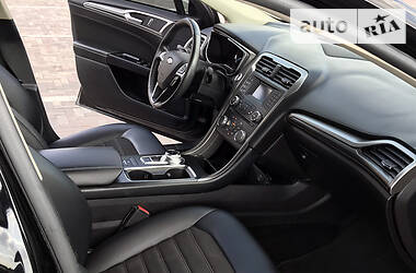 Седан Ford Fusion 2017 в 