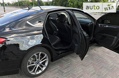 Седан Ford Fusion 2017 в 