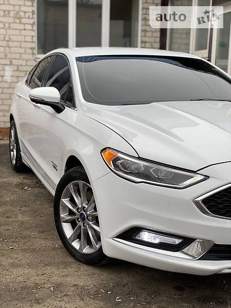 Седан Ford Fusion 2016 в 
