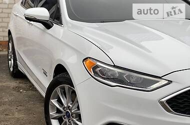 Седан Ford Fusion 2016 в 