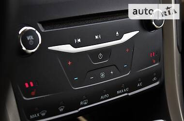 Седан Ford Fusion 2012 в 