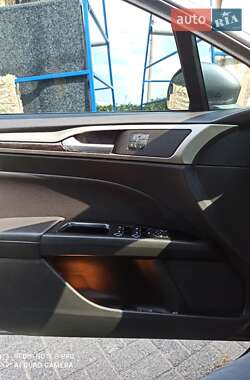 Седан Ford Fusion 2013 в 