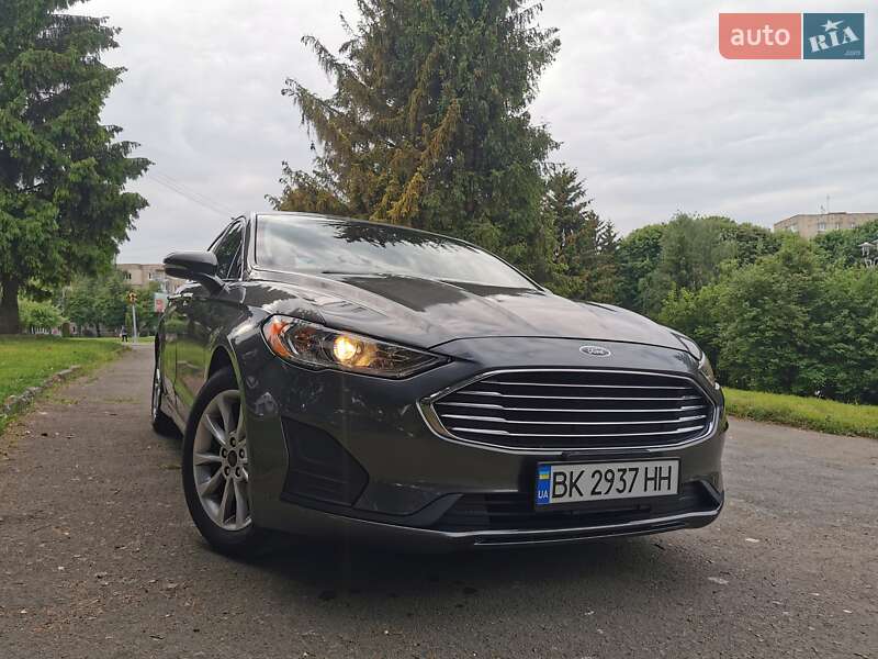 Седан Ford Fusion 2018 в Ровно