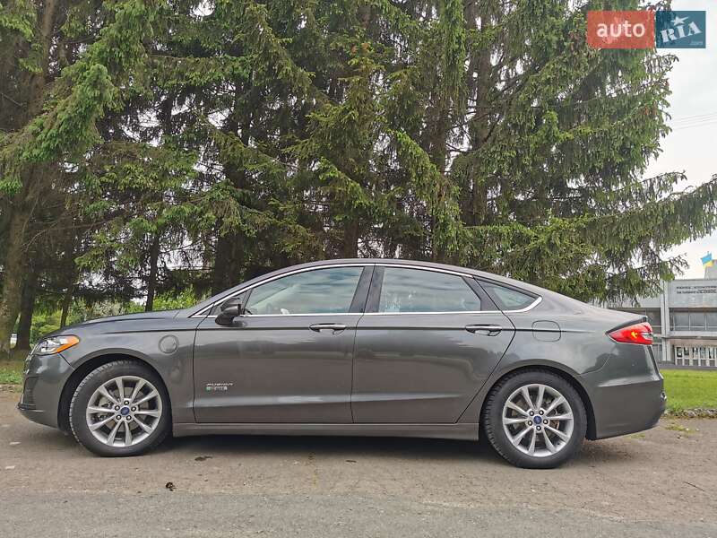 Седан Ford Fusion 2018 в Рівному