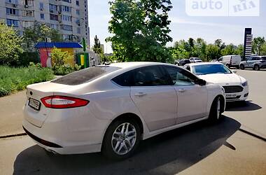 Седан Ford Fusion 2013 в 