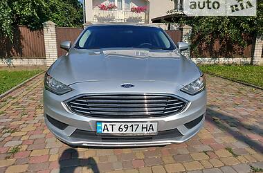 Седан Ford Fusion 2016 в 