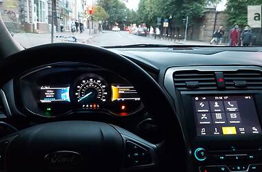 Седан Ford Fusion 2016 в 