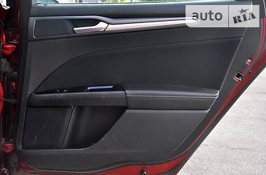 Седан Ford Fusion 2015 в 