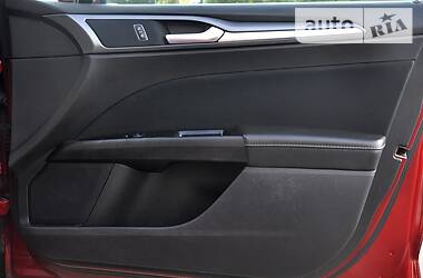 Седан Ford Fusion 2015 в 