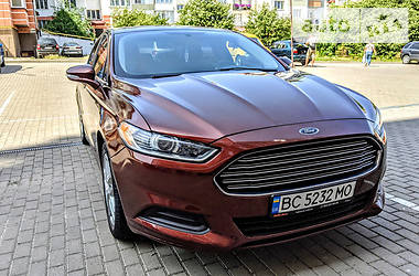 Седан Ford Fusion 2015 в 