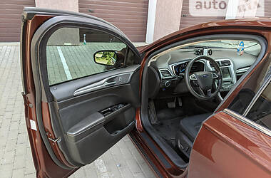 Седан Ford Fusion 2015 в 
