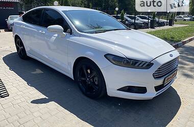 Седан Ford Fusion 2016 в 