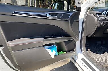 Седан Ford Fusion 2016 в 