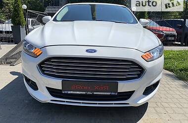 Седан Ford Fusion 2016 в 