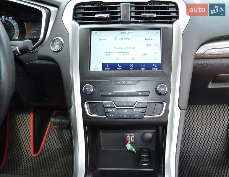 Седан Ford Fusion 2020 в Иршаве