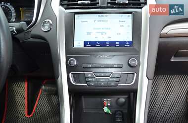 Седан Ford Fusion 2020 в 