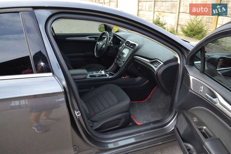 Седан Ford Fusion 2020 в Иршаве