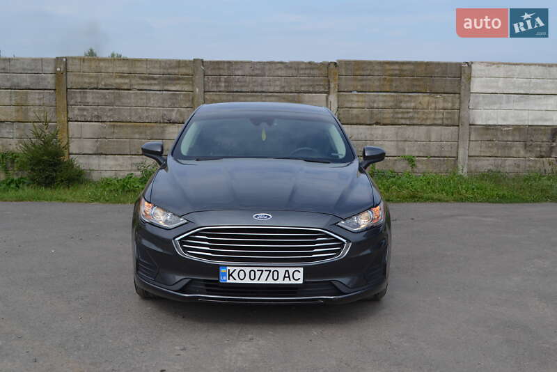 Седан Ford Fusion 2020 в Иршаве