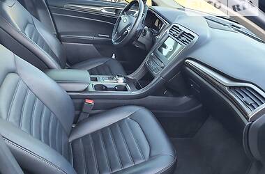 Седан Ford Fusion 2017 в 