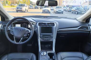 Седан Ford Fusion 2017 в 