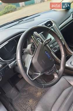 Седан Ford Fusion 2017 в 