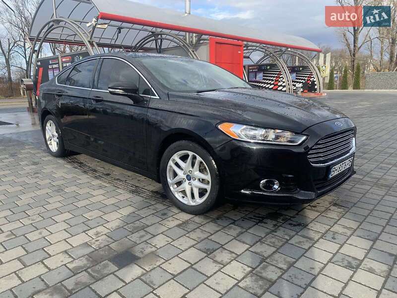 Седан Ford Fusion 2013 в Самборе