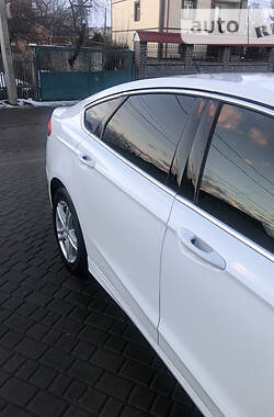 Седан Ford Fusion 2016 в 