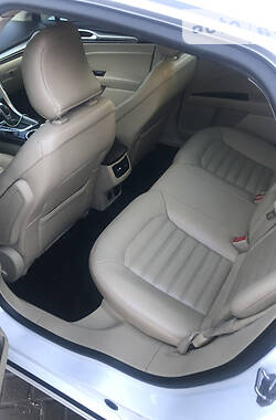 Седан Ford Fusion 2016 в 