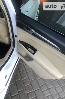 Седан Ford Fusion 2016 в 