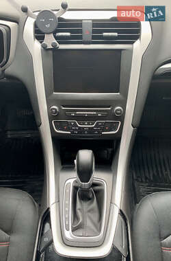 Седан Ford Fusion 2015 в 