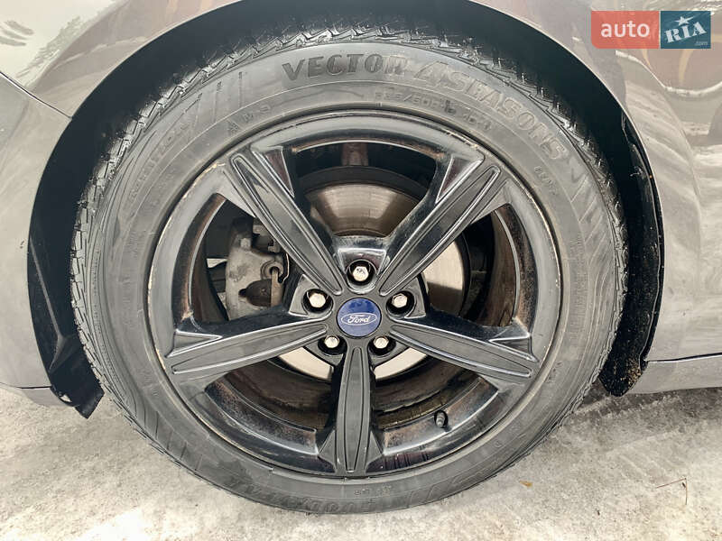 Седан Ford Fusion 2015 в Жовтих Водах