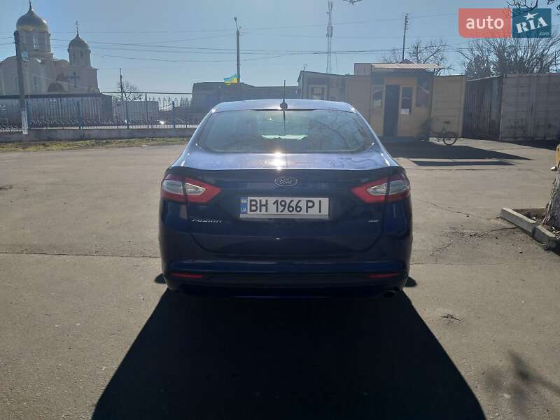 Седан Ford Fusion 2015 в Южном