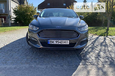 Седан Ford Fusion 2015 в Ровно