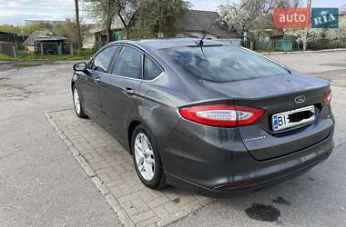 Седан Ford Fusion 2015 в 