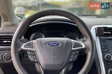 Седан Ford Fusion 2015 в 
