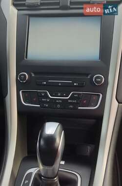 Седан Ford Fusion 2015 в 