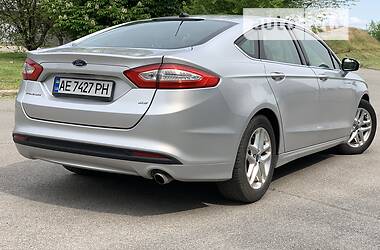 Седан Ford Fusion 2012 в 