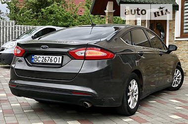 Седан Ford Fusion 2015 в Дрогобыче